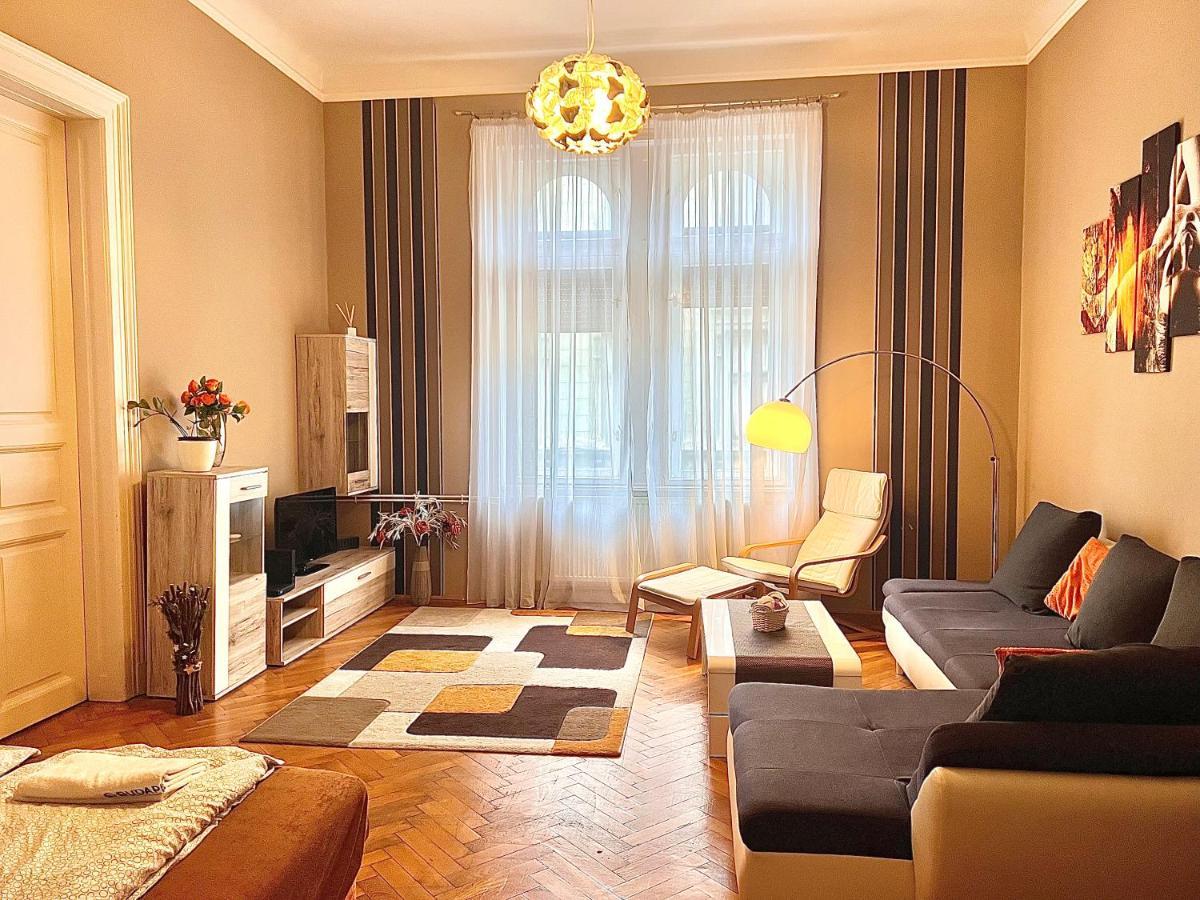 A54: Charming Apartment In The Ruin Bar District Budapest Exterior photo